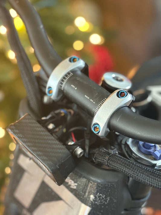 Direct Mount Bolts titanium (4 bolts)